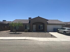 7561 E 42nd Ln in Yuma, AZ - Building Photo