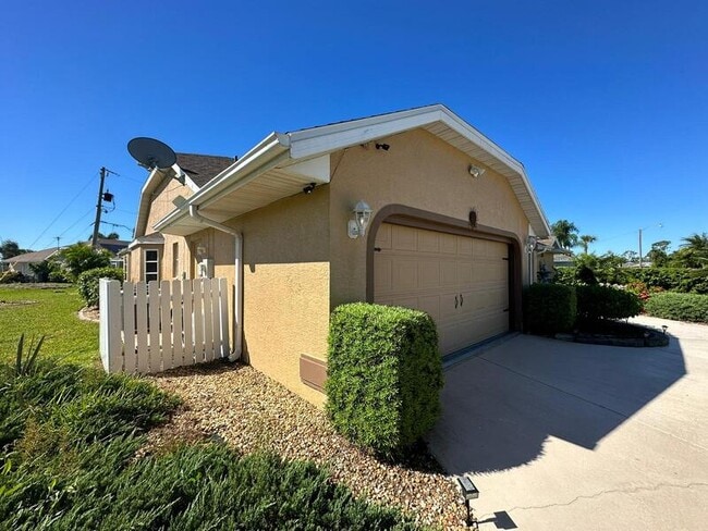 23167 Mineral Ave in Port Charlotte, FL - Building Photo - Building Photo