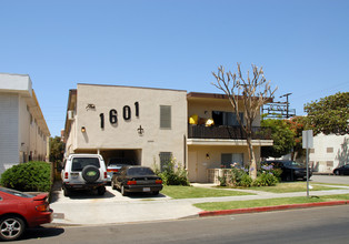 1601 Barry Ave in Los Angeles, CA - Building Photo - Building Photo