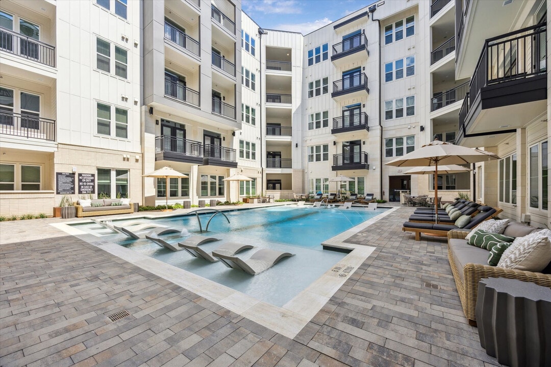 Lenox Timbergrove in Houston, TX - Foto de edificio