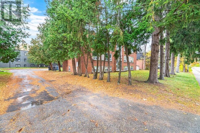 2138 Ghent Ave in Burlington, ON - Building Photo - Building Photo