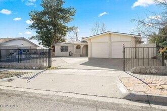 10182 Bon Aire Dr in El Paso, TX - Building Photo - Building Photo