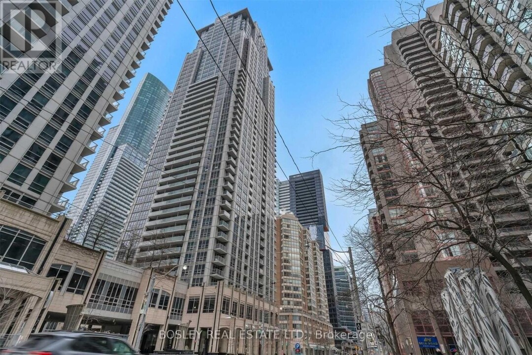 763-2763 Bay St. in Toronto, ON - Building Photo