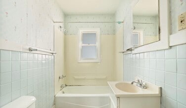 2207 W Genesee Ave in Saginaw, MI - Building Photo - Building Photo