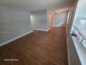 4732 SW 33rd Ave in Fort Lauderdale, FL - Building Photo - Building Photo
