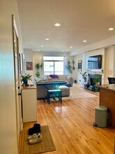 817 N Bishop St, Unit #2 in Chicago, IL - Foto de edificio - Building Photo