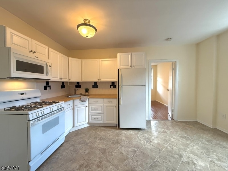 39 Glenridge Ave in Montclair, NJ - Building Photo