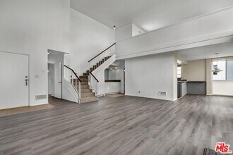 30 Driftwood St in Marina Del Rey, CA - Building Photo - Building Photo