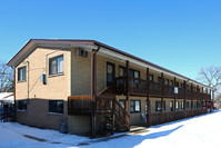 Chestnut Villa in Franklin Park, IL - Foto de edificio - Building Photo