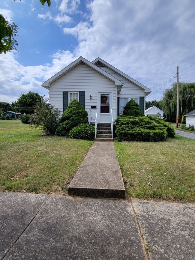 137 Maple Ave in Greencastle, PA - Building Photo - Building Photo