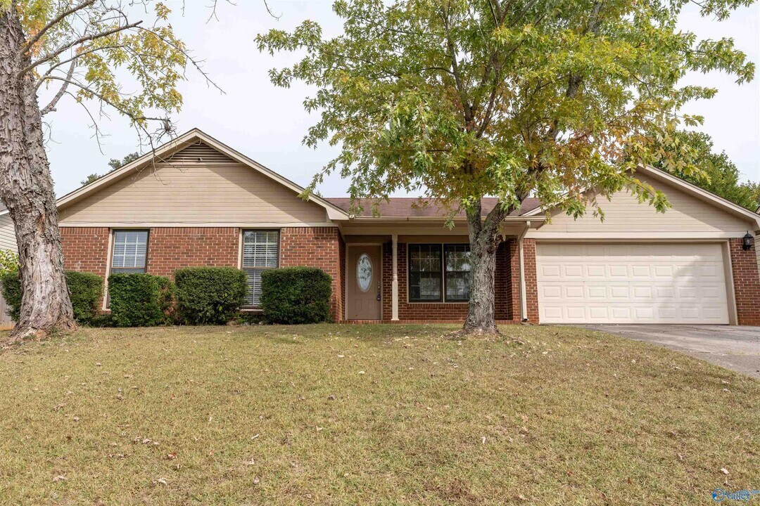 107 Bridgestone Dr NE in Huntsville, AL - Building Photo