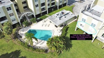 4681 1st St NE in St. Petersburg, FL - Building Photo