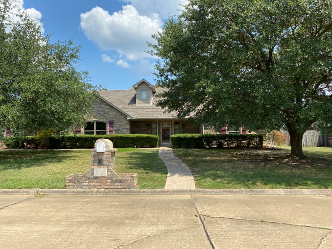 6014 Castle Oaks