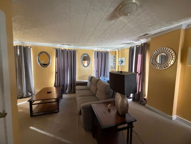 property at 602 N 6th St