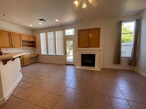 7712 Crown Heights Ct in Vallejo, CA - Foto de edificio - Building Photo