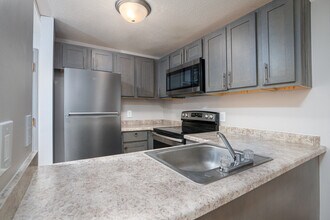 Luther Center Senior Apartments in Rockford, IL - Foto de edificio - Interior Photo