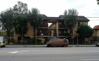 Lowest Non-Rent Controlled GRM in the Valley in North Hills, CA - Foto de edificio - Building Photo