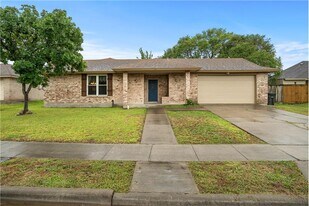 13737 River Canyon Dr in Corpus Christi, TX - Building Photo
