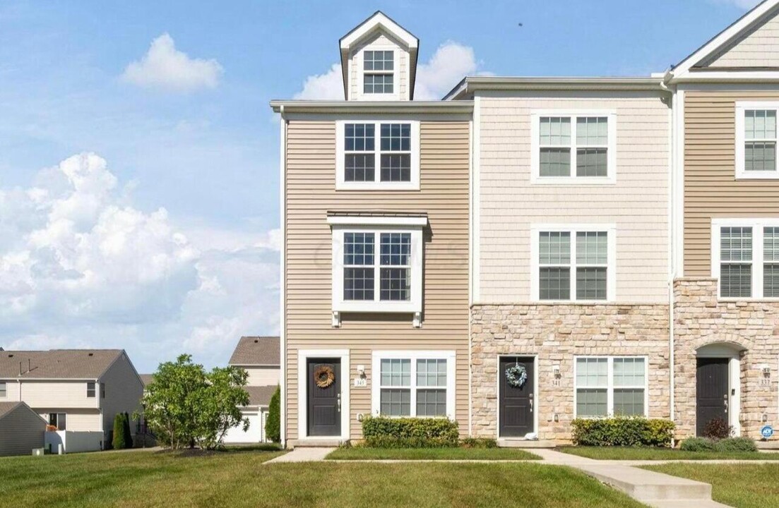 345 Laurel Creek St in Pickerington, OH - Building Photo