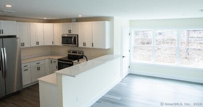 887 Federal Rd in Brookfield, CT - Building Photo - Building Photo