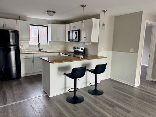 70 Weber St, Unit APT 2C in Bridgeport, CT - Building Photo - Building Photo