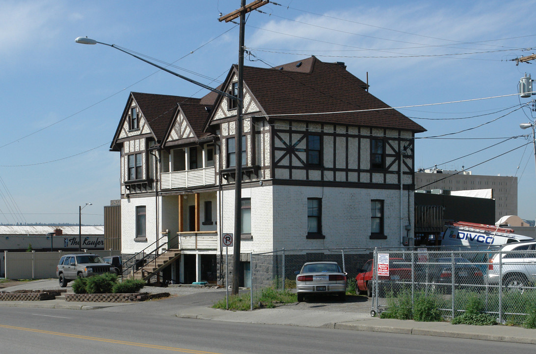 1215 N Lincoln St in Spokane, WA - Foto de edificio