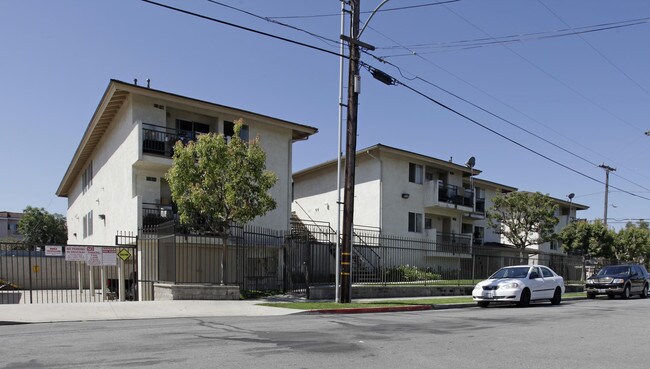 220 N Coffman St in Anaheim, CA - Foto de edificio - Building Photo