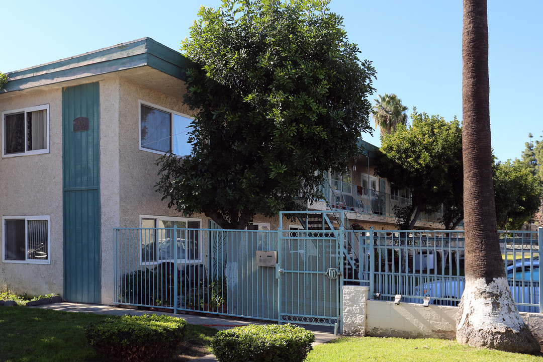 Sunshine Terrace in El Cajon, CA - Building Photo