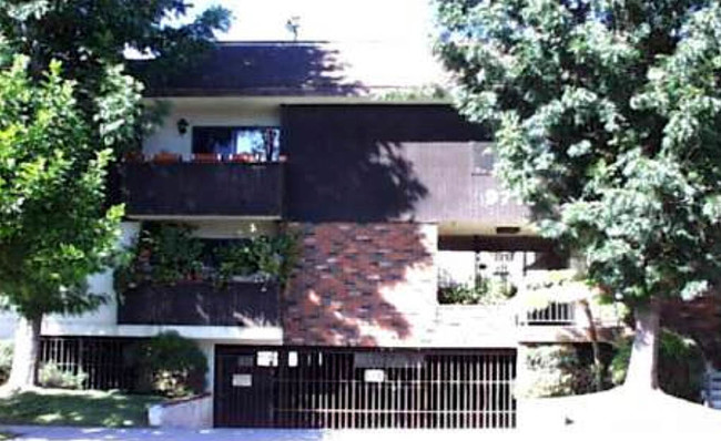 9715 Charnock Ave in Los Angeles, CA - Building Photo - Building Photo