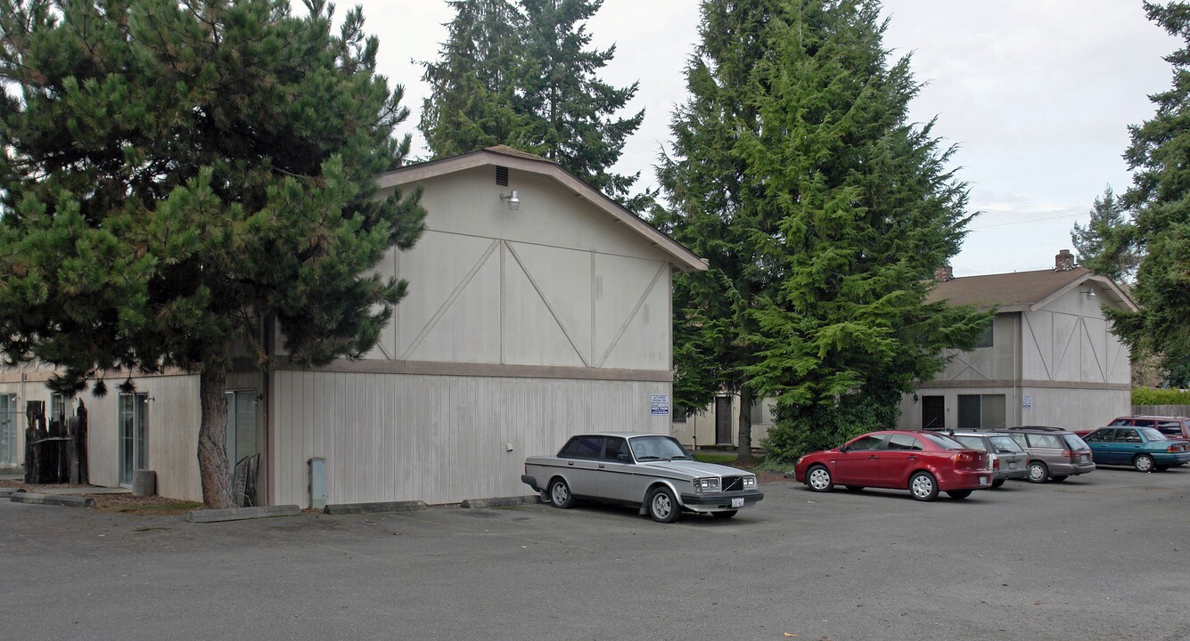 508 11th St NW in Puyallup, WA - Foto de edificio