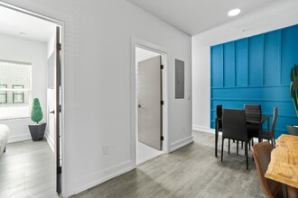 935 S Howard Ave, Unit 5 in Tampa, FL - Foto de edificio - Building Photo