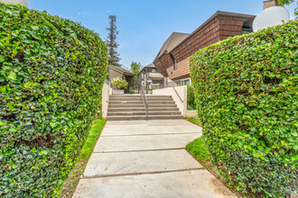 Parkwood in Van Nuys, CA - Building Photo - Building Photo