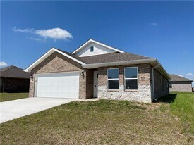 900 S Green Heron Ln in Siloam Springs, AR - Building Photo