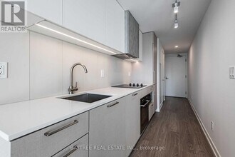 19 Western Battery Rd in Toronto, ON - Building Photo - Building Photo