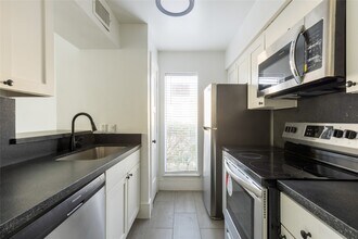 10075 Westpark Dr in Houston, TX - Building Photo - Building Photo