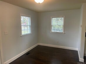 46 Weston St in Huntington Station, NY - Building Photo - Building Photo