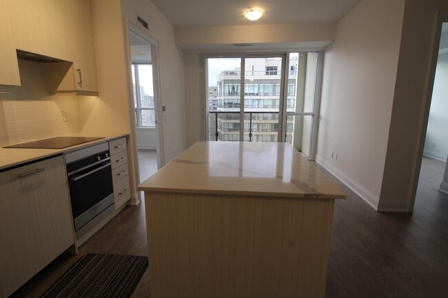 36-2036 Elm Dr in Mississauga, ON - Building Photo - Building Photo