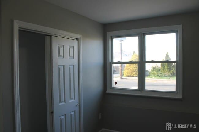 519 Roosevelt Ave in Carteret, NJ - Building Photo - Building Photo