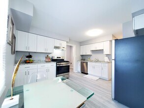 19707 Meadowlark Ln in Warrensville Heights, OH - Building Photo - Building Photo