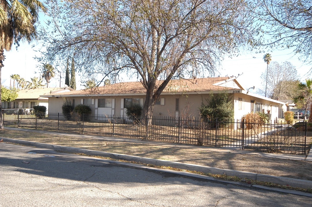 1016 Lombard Dr in Redlands, CA - Foto de edificio