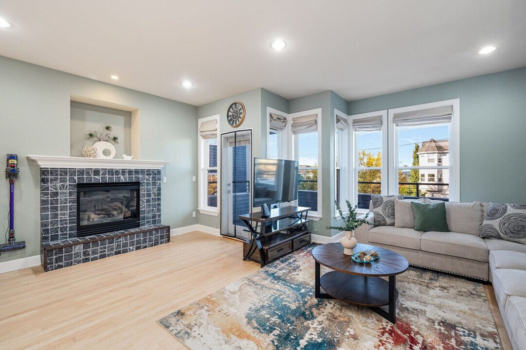 4224 Francis Ave N in Seattle, WA - Building Photo