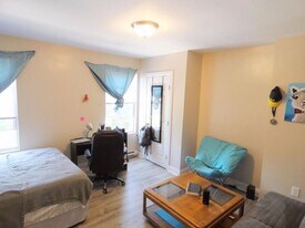 729 N 43rd St in Philadelphia, PA - Building Photo