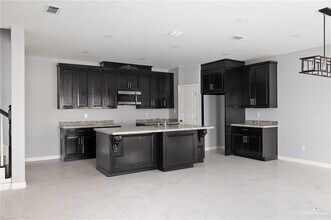 5307 N Crown Point in Pharr, TX - Building Photo - Building Photo