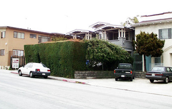 1546 Cassil Pl in Los Angeles, CA - Building Photo - Other