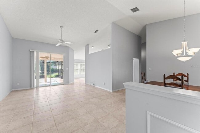 25316 Crestwater Dr in Leesburg, FL - Building Photo - Building Photo