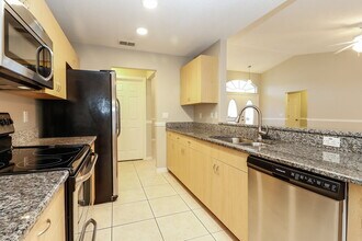 1651 Canoe Dr in Lutz, FL - Building Photo - Building Photo