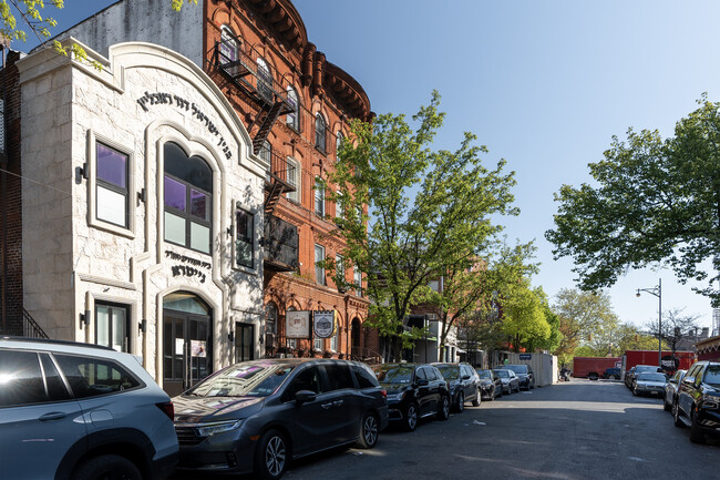 165 Rodney St in Brooklyn, NY - Foto de edificio - Building Photo