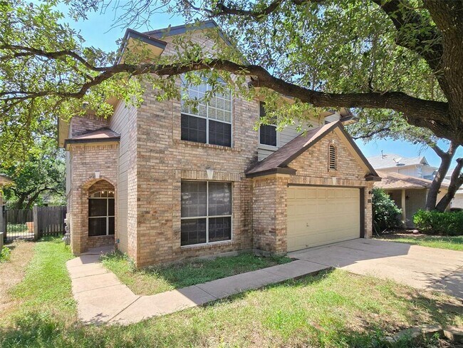 8021 Rimini Trail in Austin, TX - Foto de edificio - Building Photo