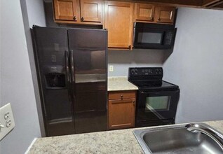 4 Banyan Wood Ct in Baltimore, MD - Building Photo - Building Photo