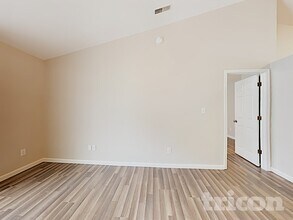 2238 Leaf Dr in Indianapolis, IN - Building Photo - Building Photo